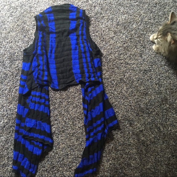 Blue & Black Flowy Shrug - Picture 8 of 9